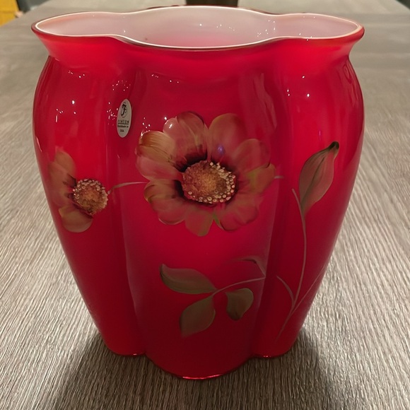 Beautiful Fenton Vase - Picture 6 of 9